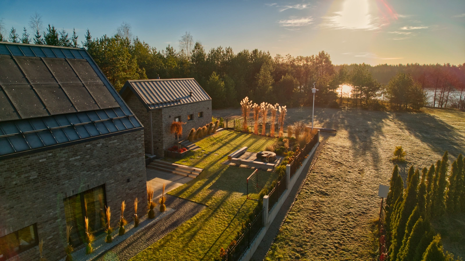 mazurska-przestrzen-dom-na-sprzedaz-nad-jeziorem-na-Mazurach- (1)