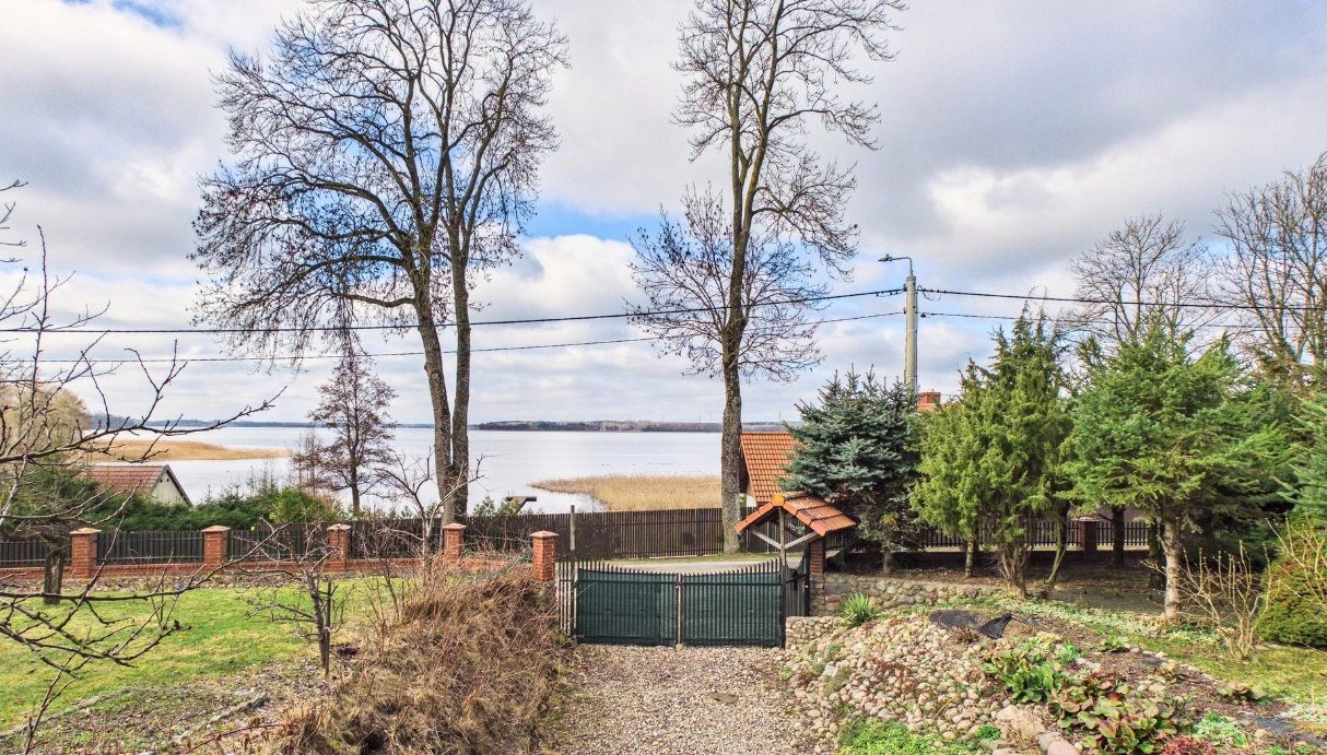3_mazurska-przestrzen-nieruchomosci-dom-sprzedaz-mazury-jezioro- (12)