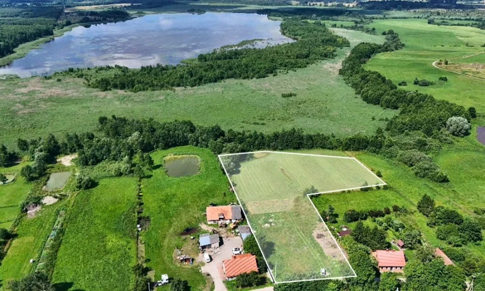Duża działka budowlana na Mazurach przy jeziorze